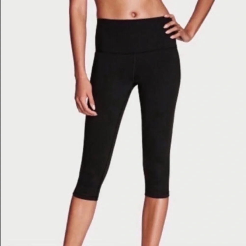 Victoria’s Secret VSX Black Crop Leggings - Picture 1 of 7